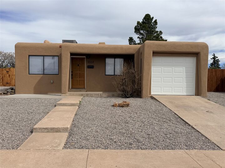 Property Photo:  1007 Calle La Resolana  NM 87507 