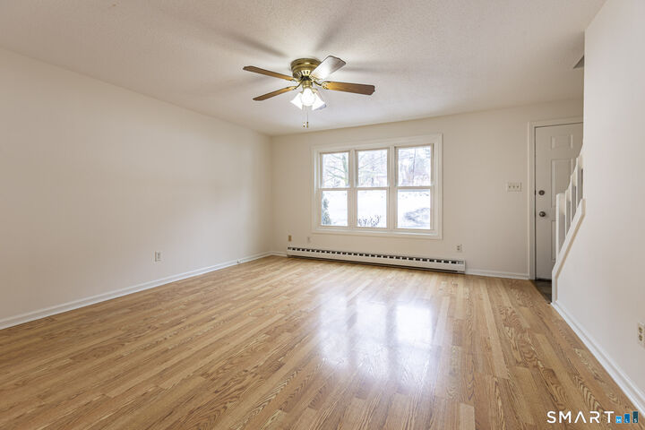 Property Photo:  71 White Oak Avenue Apt B6  CT 06062 