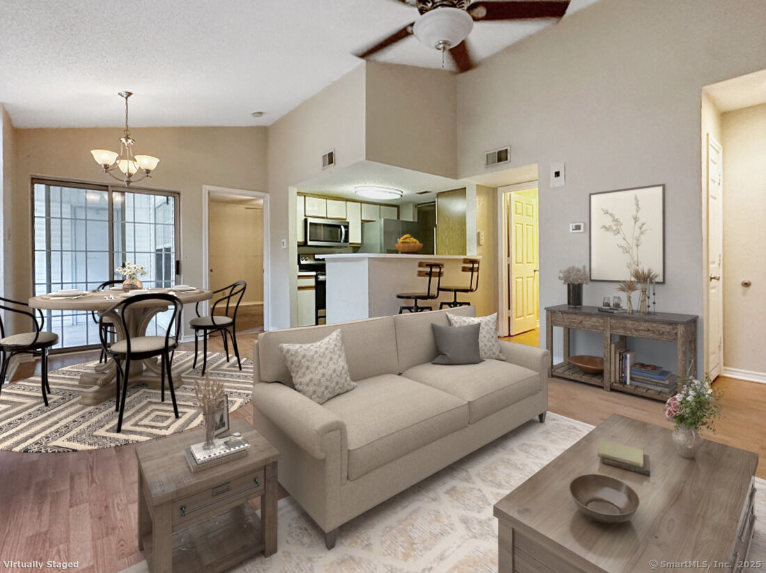 Property Photo:  31 High Street Apt 11304  CT 06118 