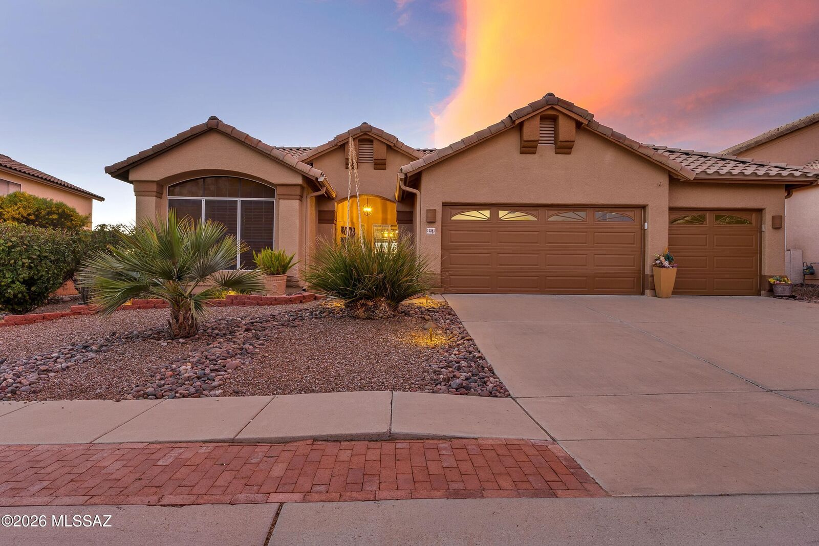 Property Photo: 11361 N Canada Creek Drive AZ 85737