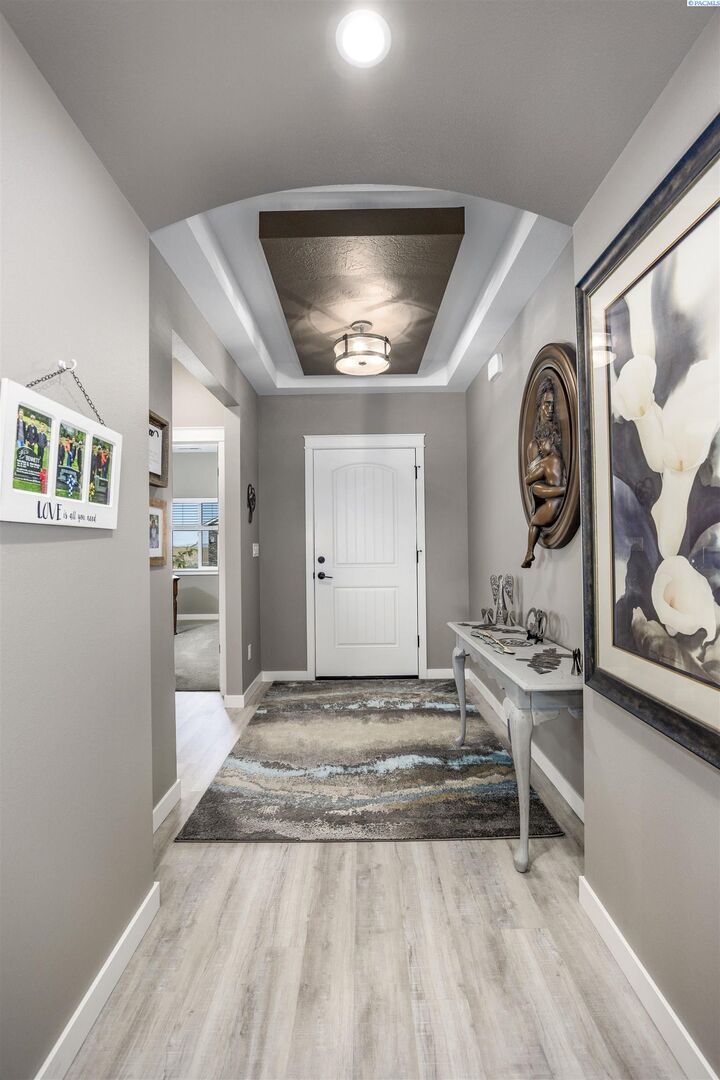 Property Photo:  2713 Torrey Pines Way  WA 99354 