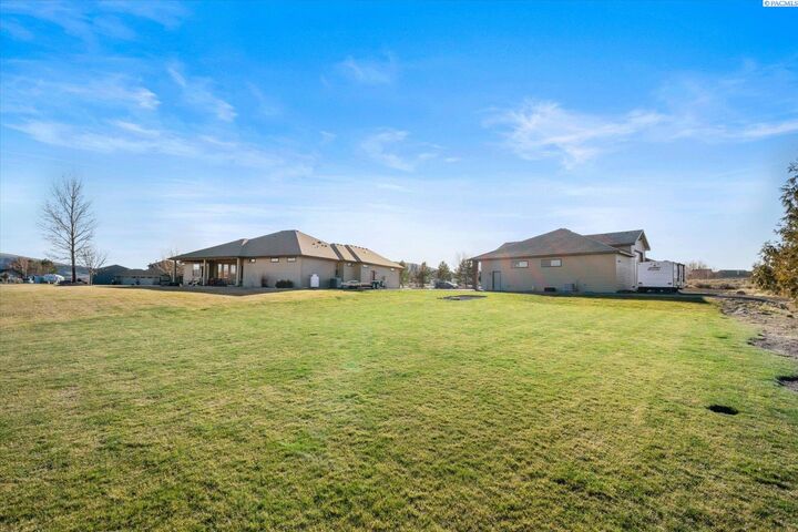 Property Photo: 4004 Kiger Rd WA 99353