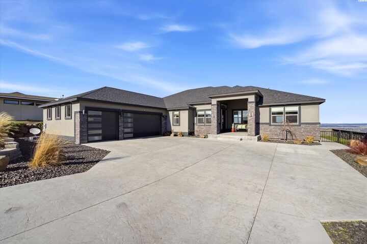 Property Photo:  2508 Falconcrest Loop  WA 99352 