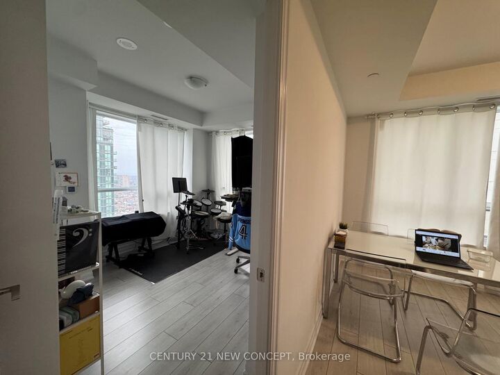 Property Photo:  30 Elm Drive W 2208  ON L5B 0N6 