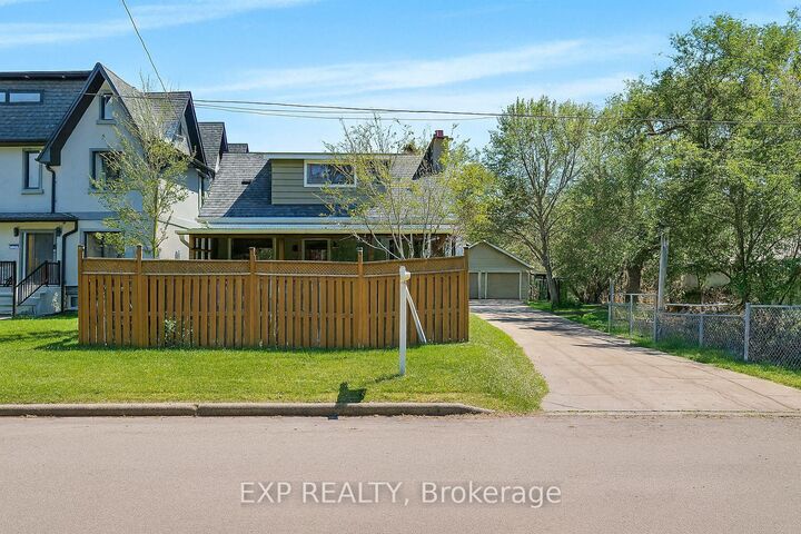 Property Photo: 1331 St. James Avenue ON L5E 1J3