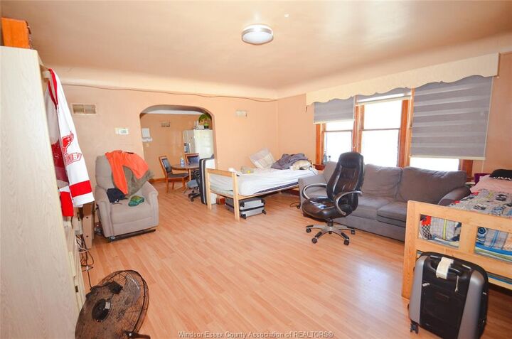 Property Photo: 325 Talbot Street W ON N8H 4H3