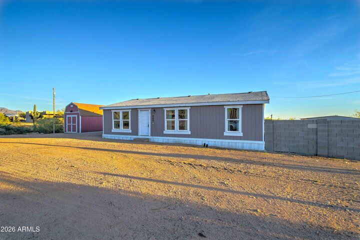 Property Photo: 649 W Kaniksu Street AZ 85120