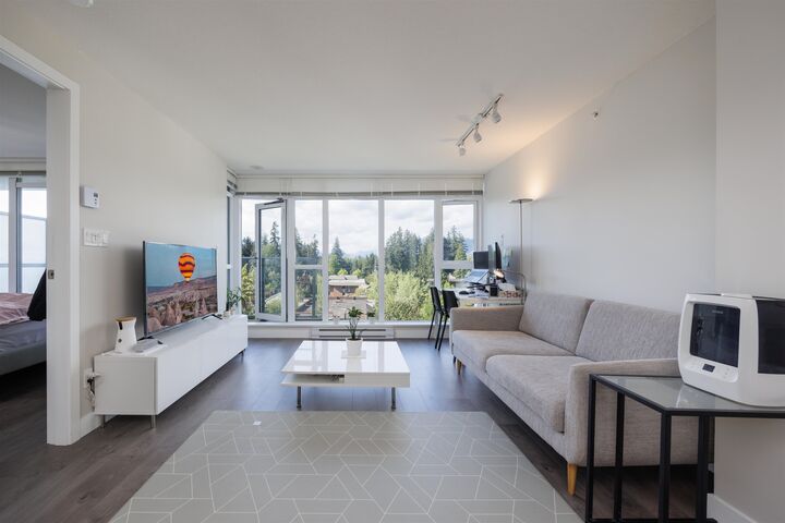 Property Photo: 958 Ridgeway Avenue 1006 BC V3K 0C5
