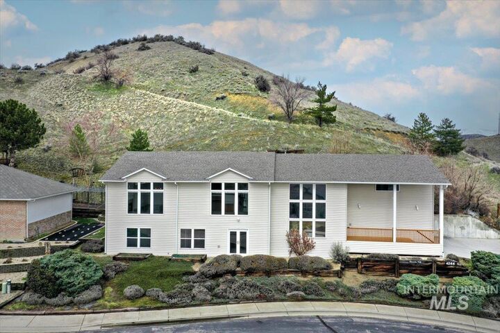 Property Photo:  4266 N La Fontana Way  ID 83702 