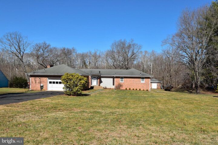 Property Photo:  19141 Youngs Cliff Road  VA 20165 