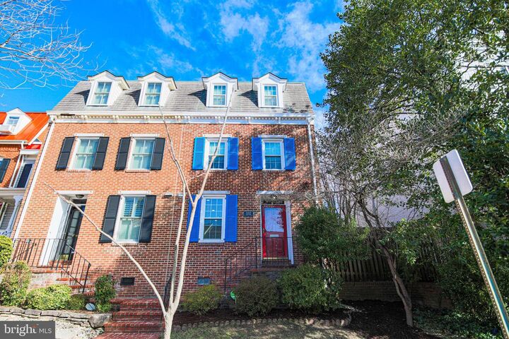 Property Photo:  332 S Alfred Street  VA 22314 