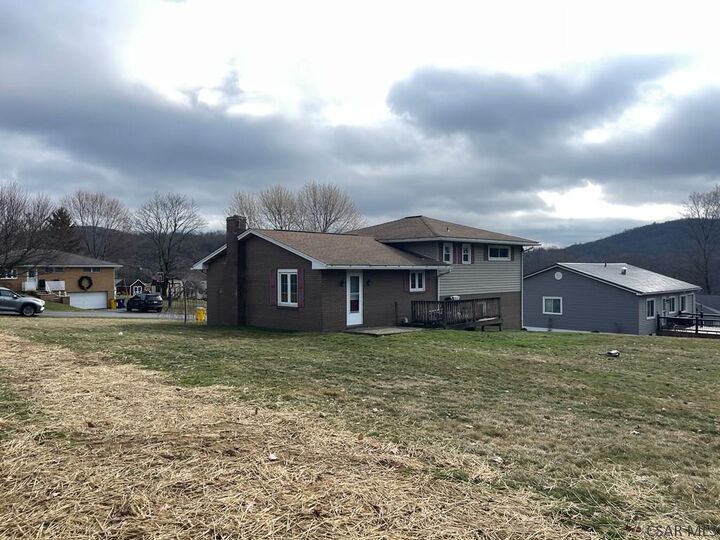 Property Photo:  1300 Claythorne Drive  PA 15904 