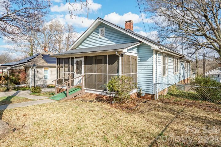 Property Photo:  510 N East Avenue  NC 28083 