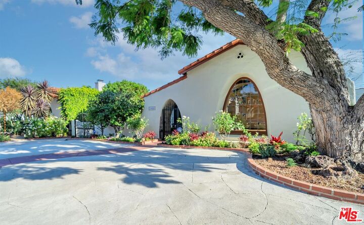 Property Photo: 10630 Wellworth Ave CA 90024