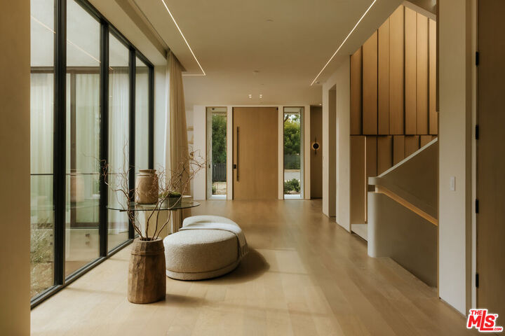 Property Photo:  510 N Alpine Dr  CA 90210 