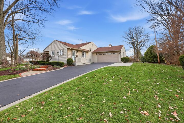 Property Photo:  1485 Trentwood Road  OH 43221 