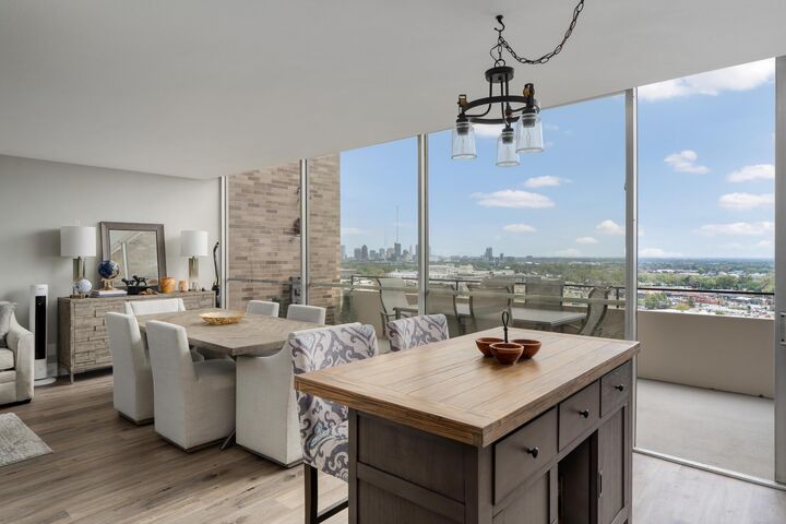 Property Photo: 1000 Urlin Avenue OH 43212