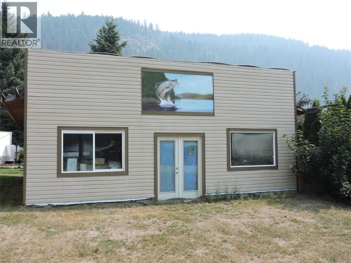 Property Photo: 684 Government Avenue North BC V0H 1J0
