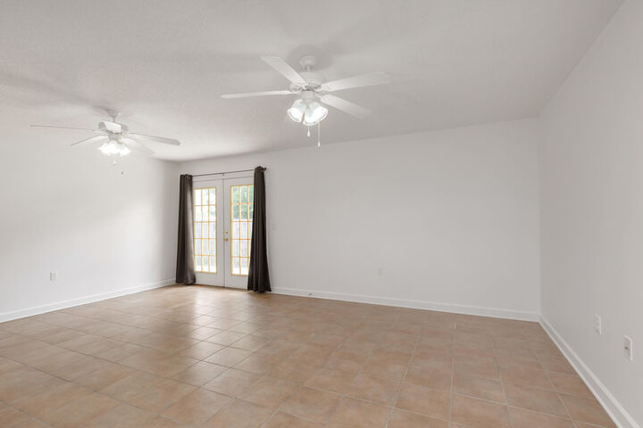 Property Photo: 4476 Goldfinch Way FL 32539