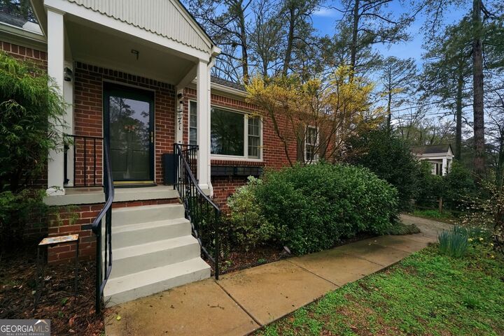 Property Photo:  1913 Westminster Way  GA 30307 