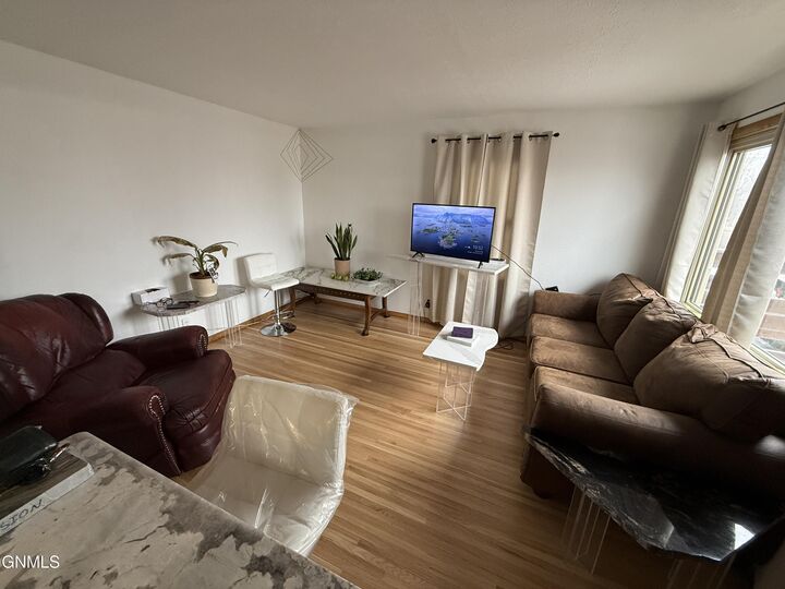 Property Photo:  202 Montana Street S  ND 58533 