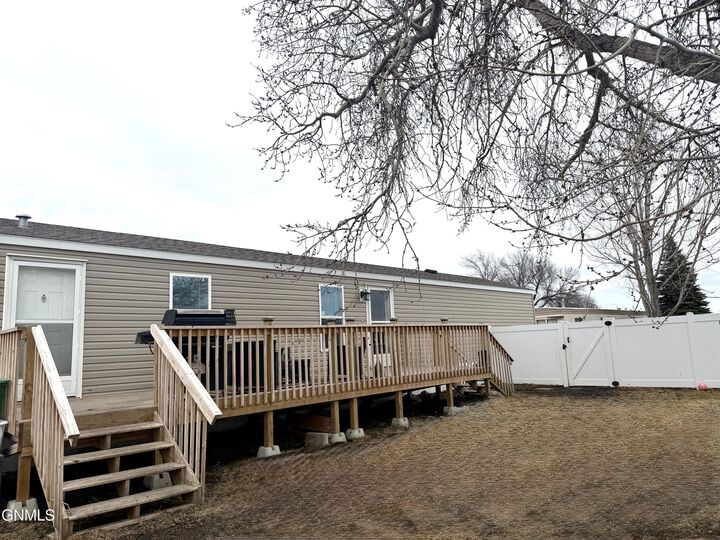 Property Photo:  4206 Patriot Drive  ND 58503 