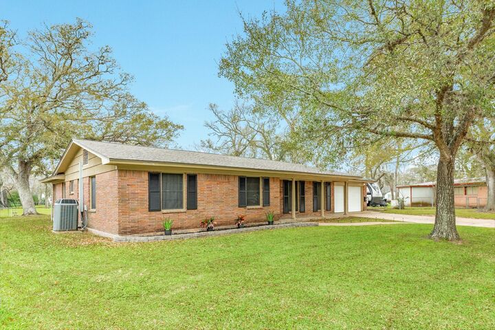 Property Photo:  112 Blossom Street  TX 77566 