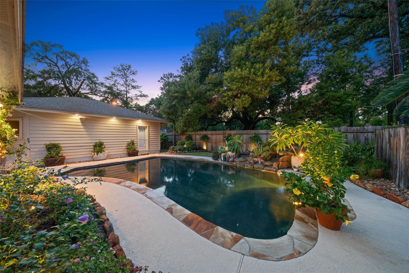 Property Photo:  722 Shadowbrook Drive  TX 77380 