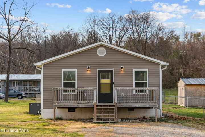 Property Photo: 233 Hebbertsburg Rd TN 37723