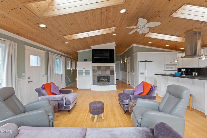 Property Photo:  115 Lorraine Street  OR 97388 