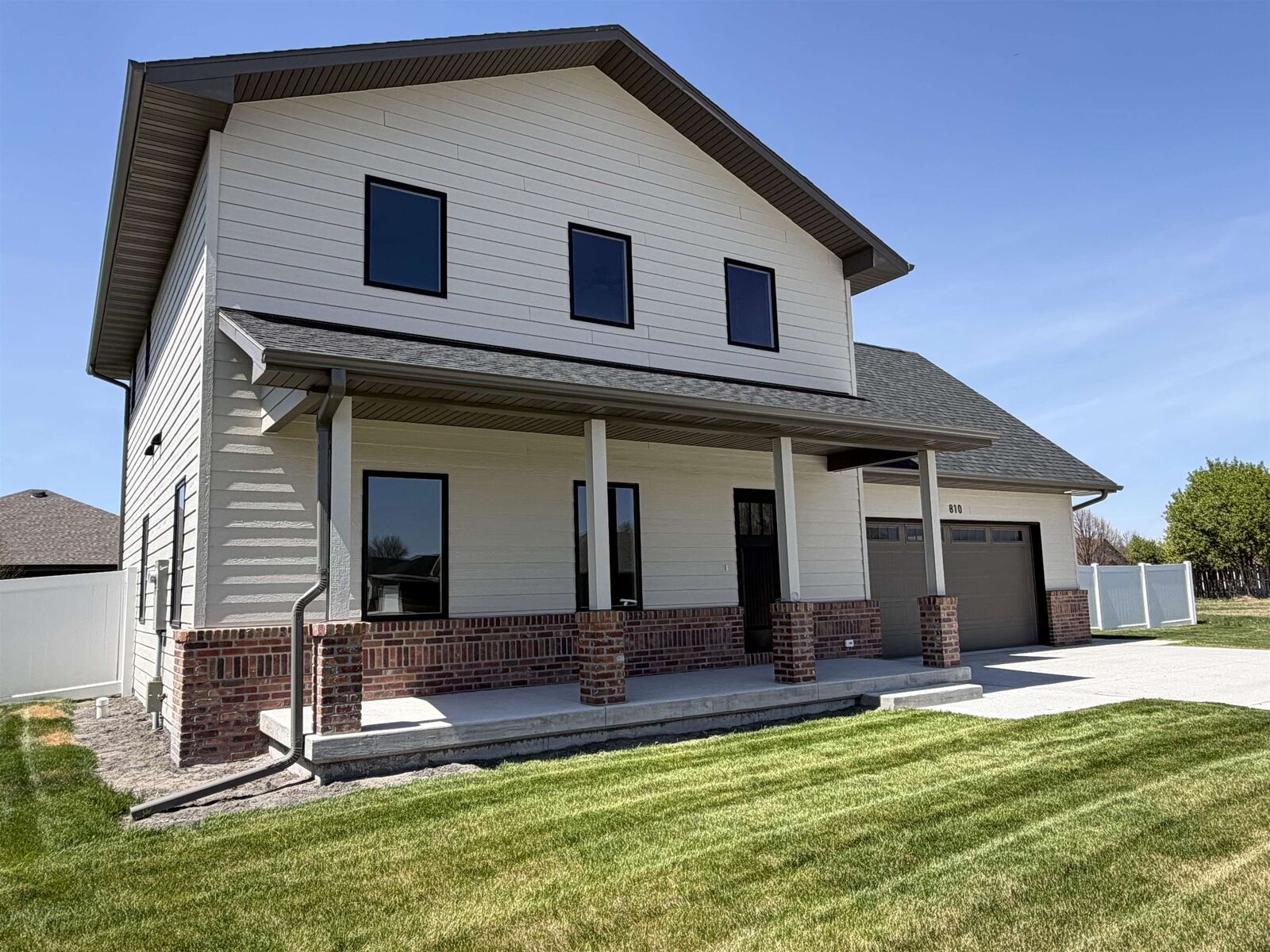 Property Photo:  810 Mockingbird Dr.  NE 69101 