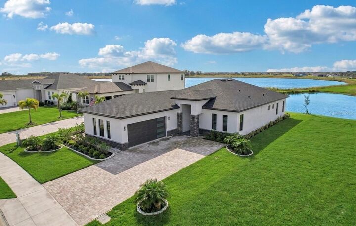 Property Photo: 224 Valencia Ridge Drive FL 33823