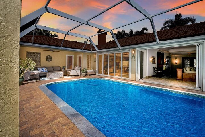 Property Photo:  218 Robin Drive  FL 34236 