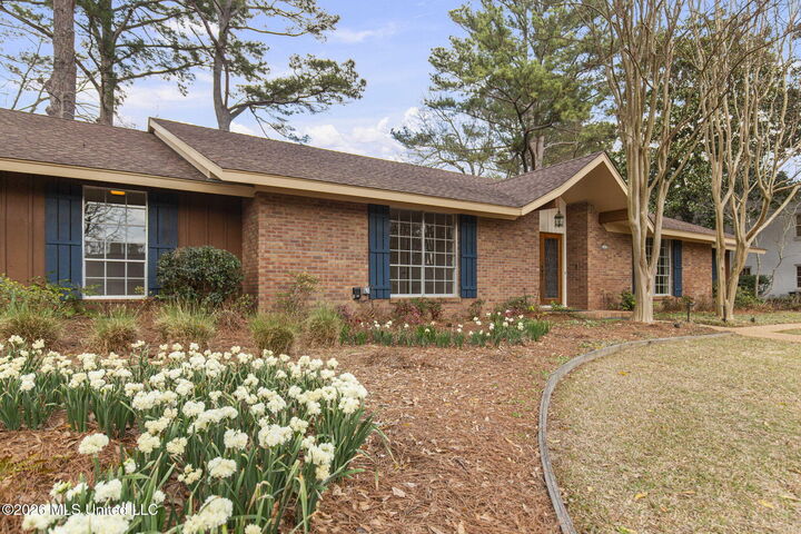 Property Photo:  5420 Charter Oak Place  MS 39211 