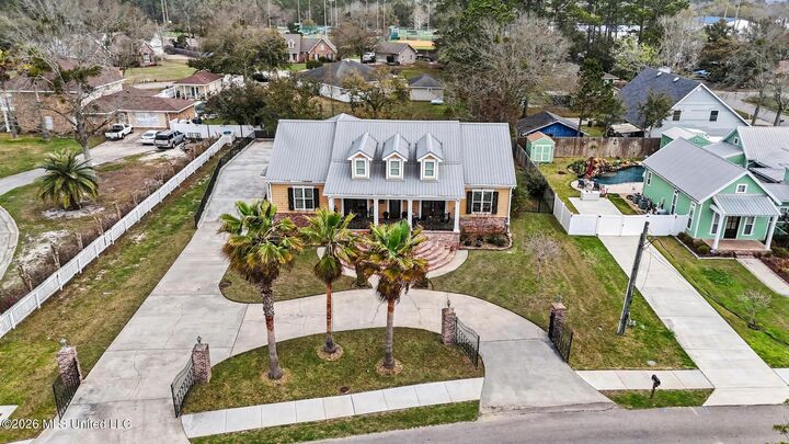 Property Photo:  707 Esplanade Avenue  MS 39520 