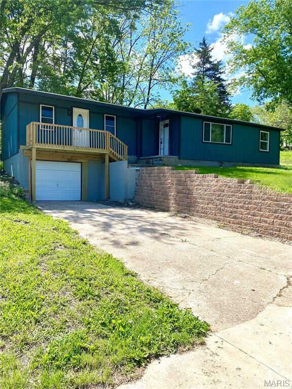 Property Photo: 208 E High Street MO 65565