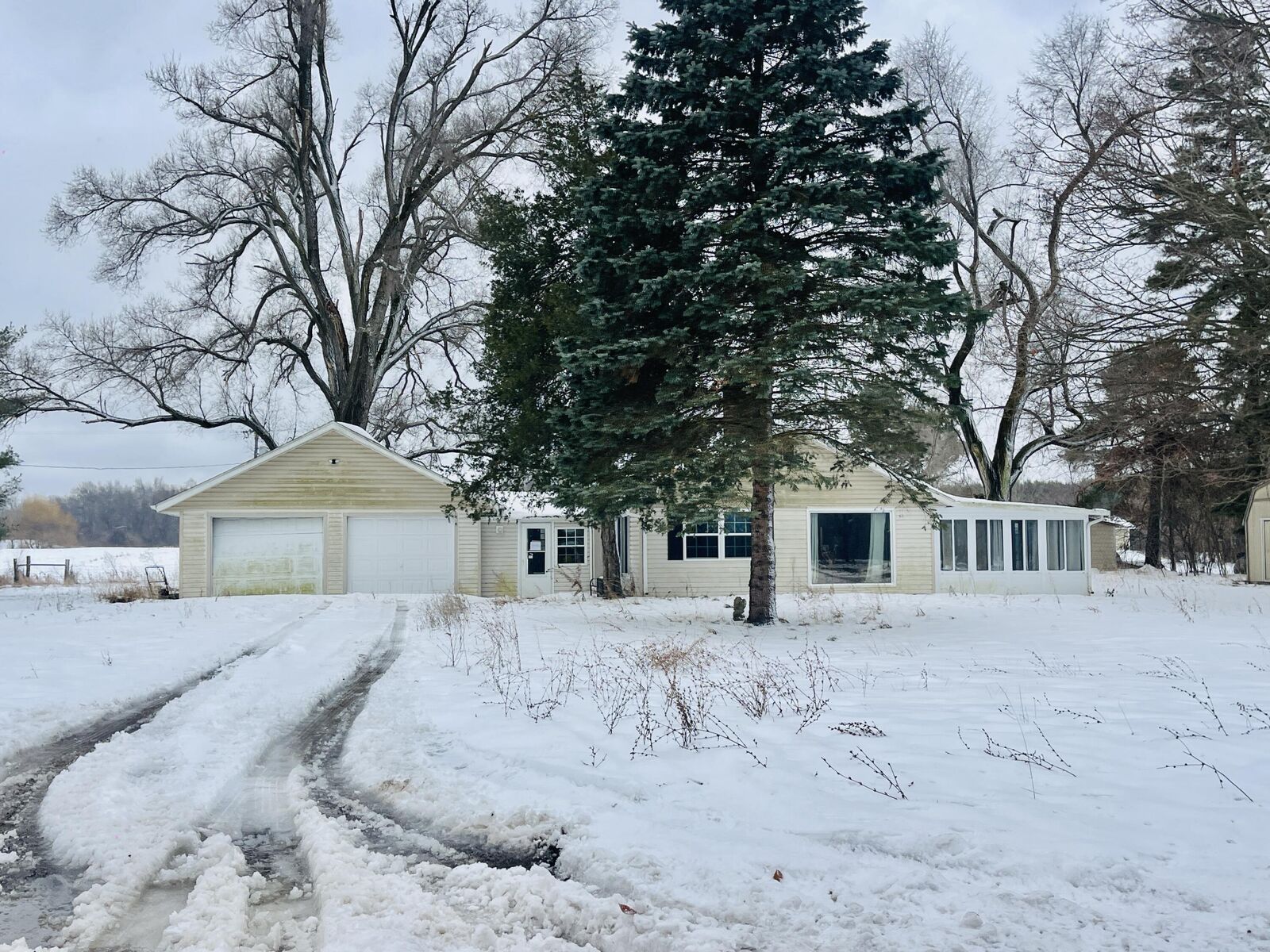 Property Photo:  6015 S Stoney Lake Road  MI 49201 
