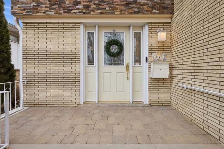 Property Photo:  843 S Brainard Avenue  IL 60525 