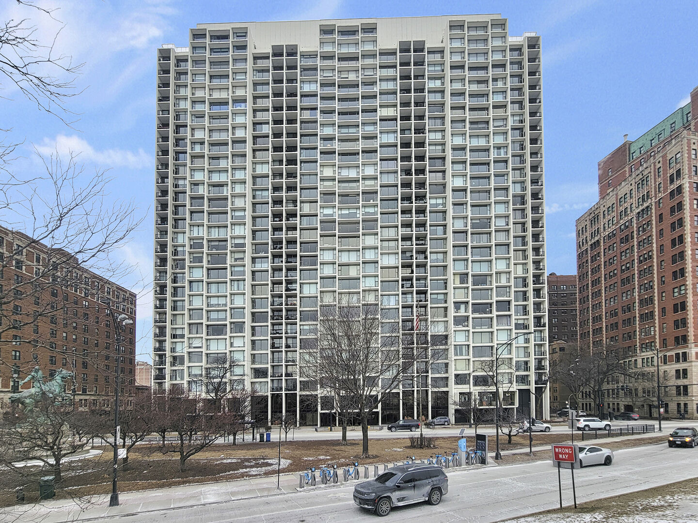 Property Photo: 3200 N Lake Shore Drive 307 IL 60657
