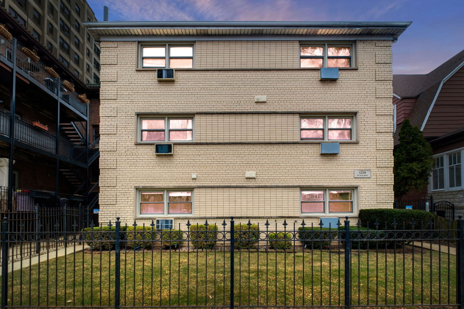 Property Photo: 1238 W Pratt Boulevard 2C IL 60626