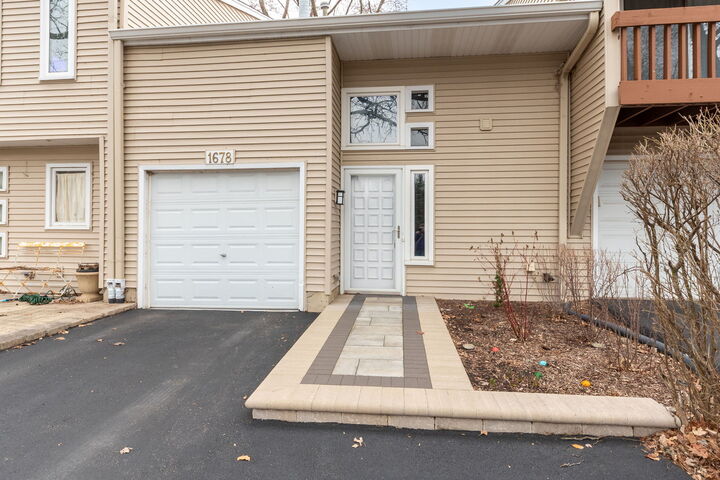Property Photo:  1678 Cove Court  IL 60565 