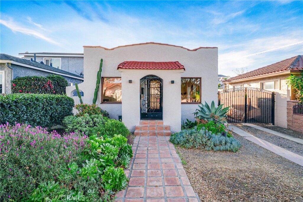Property Photo:  2385 Daisy  CA 90806 