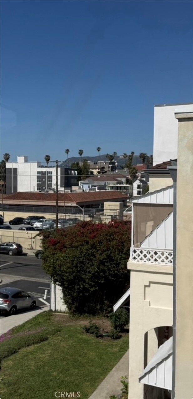 Property Photo: 328 N Mariposa CA 90004