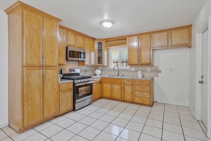 Property Photo: 6629 Doreen Way CA 95823