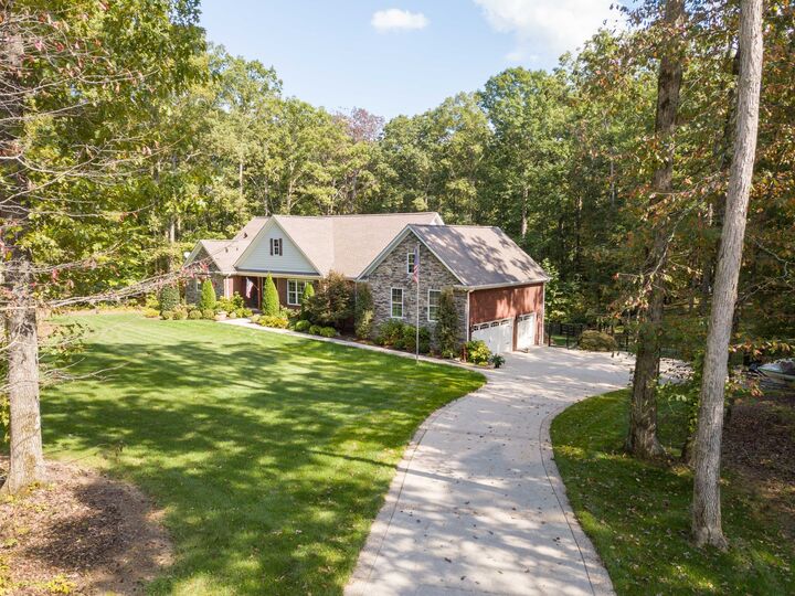 Property Photo:  5751 Pinewood Rd  TN 37064 