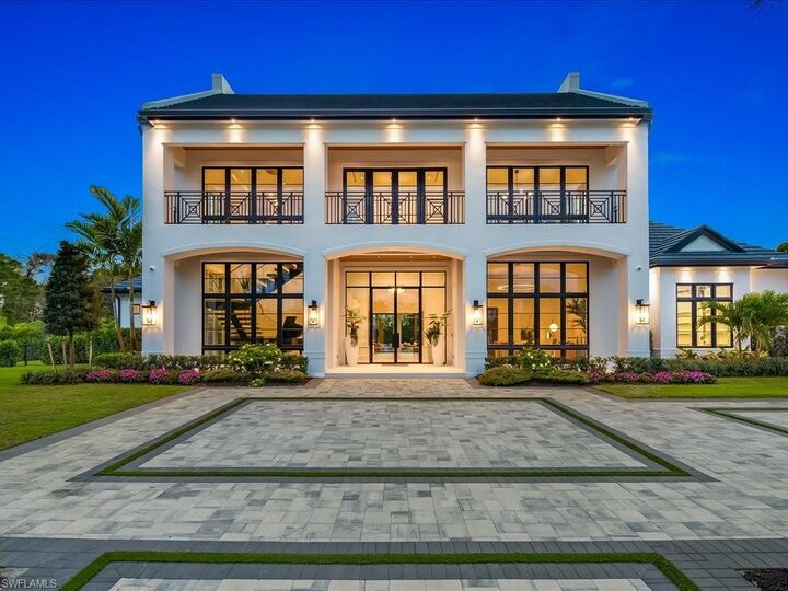 Property Photo: 117 West St FL 34108