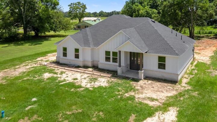 Property Photo:  180 Nix Drive  TX 75440 