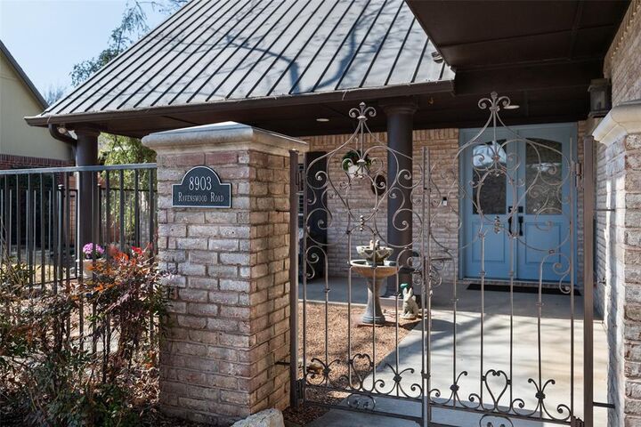 Property Photo:  8903 Ravenswood Road  TX 76049 