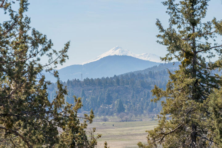 Property Photo:  1075 Water Birch Court  OR 97601 