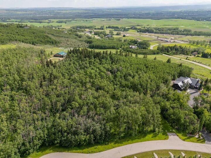Property Photo: 25151 Escarpment Ridge View AB T3Z 3M7